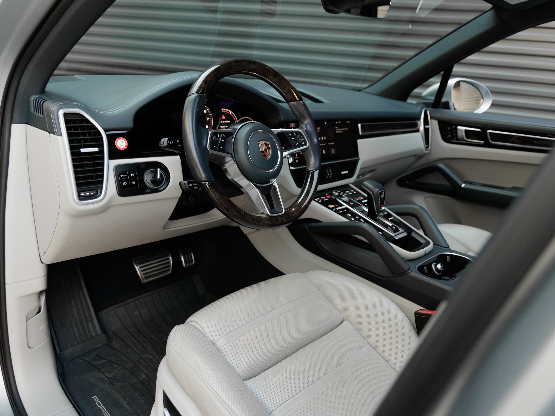 Certified 2019 Porsche Cayenne S AWD/4WD image 4