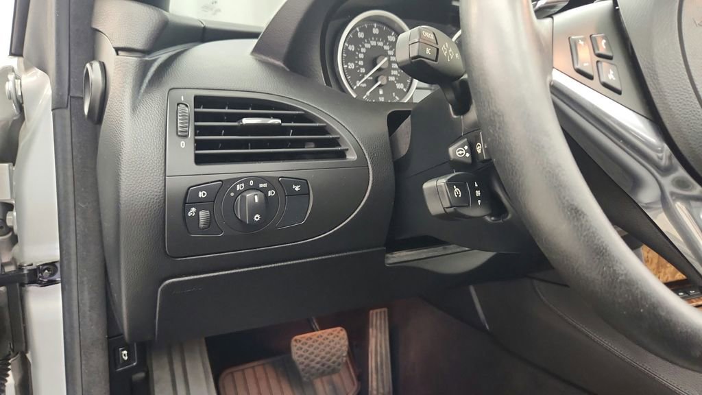Used 2010 BMW 650i Convertible RWD image 17