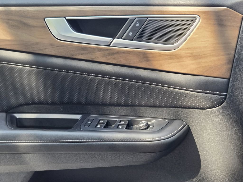 Used 2024 Volkswagen Atlas SE image 25