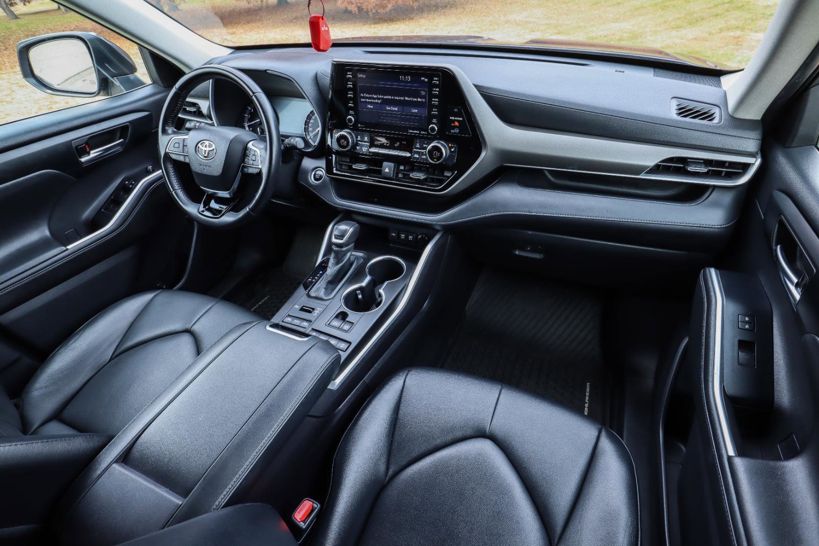 Used 2020 Toyota Highlander XLE image 37