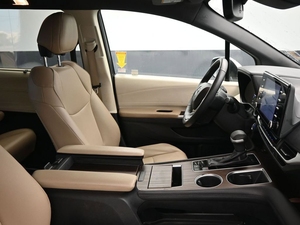 Used 2021 Toyota Sienna XLE image 14