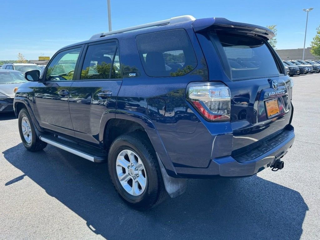 Used 2016 Toyota 4Runner SR5 AWD/4WD image 5