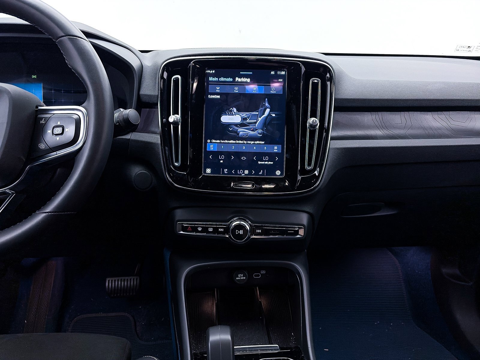 Used 2023 Volvo C40 P8 Recharge Ultimate image 9