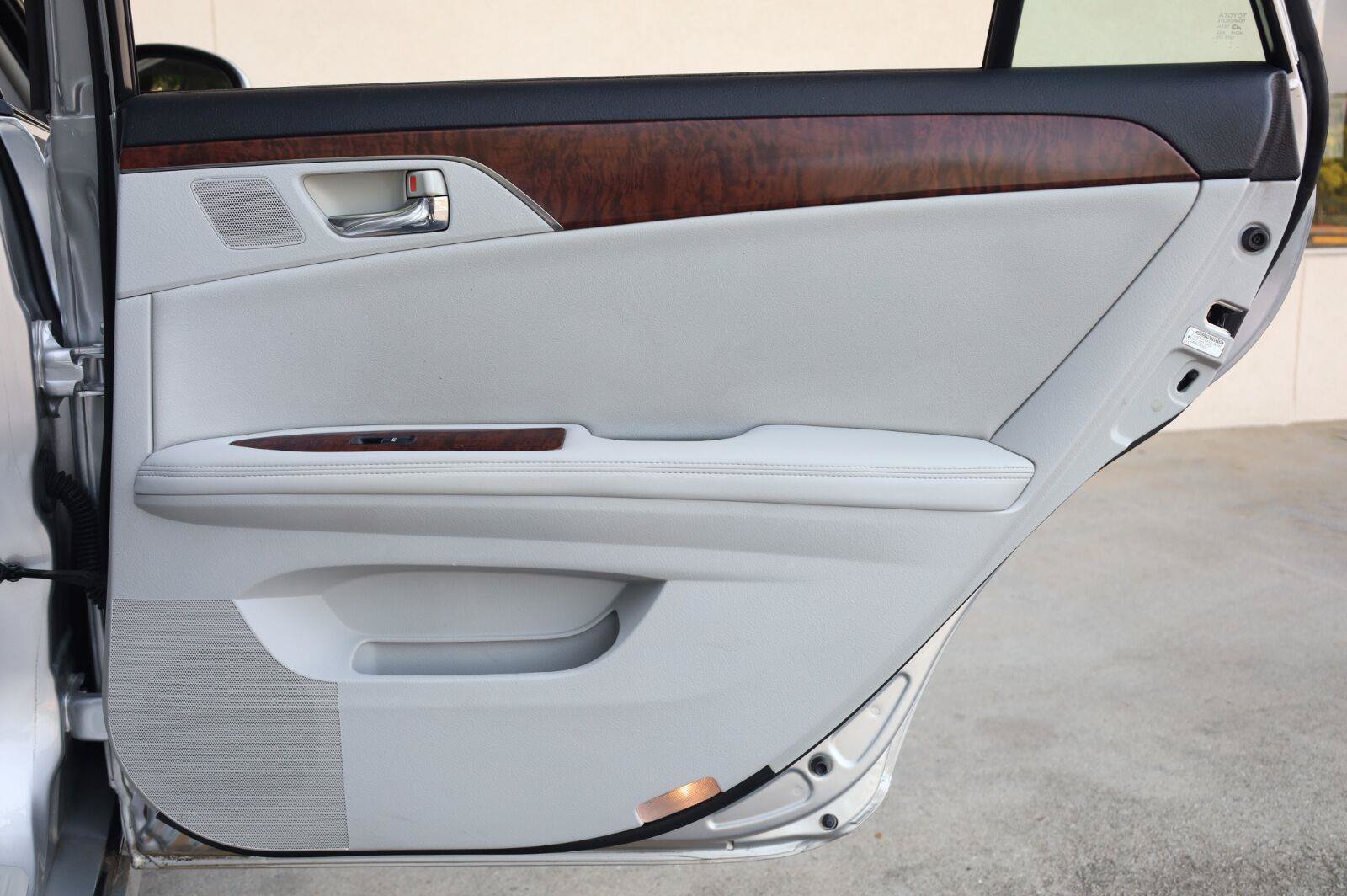 Used 2011 Toyota Avalon Limited FWD image 25