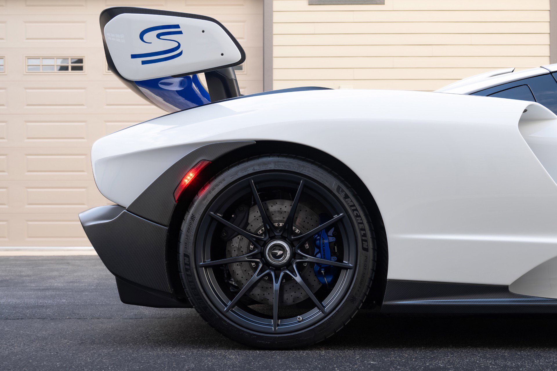 Used 2019 McLaren Senna RWD image 61