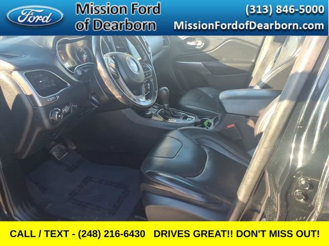 Used 2019 Jeep Cherokee Overland w/ Technology Group AWD/4WD image 5