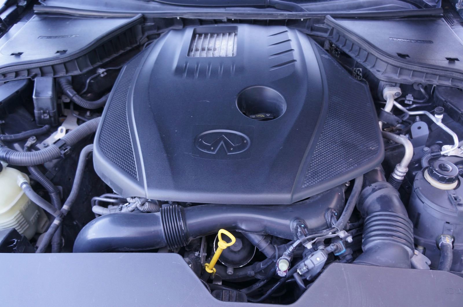 Used 2018 INFINITI Q60 2.0t w/ Cargo Package RWD image 15