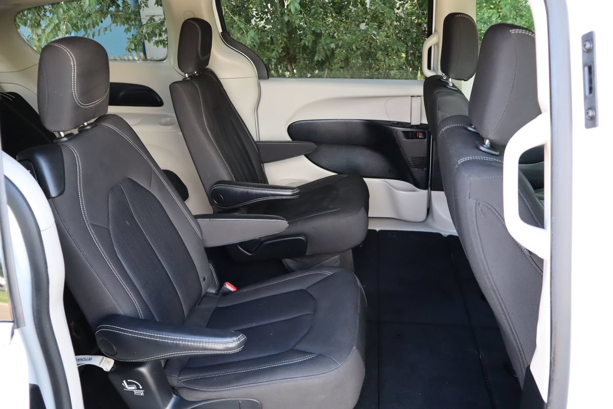 Used 2022 Chrysler Voyager LX FWD image 23