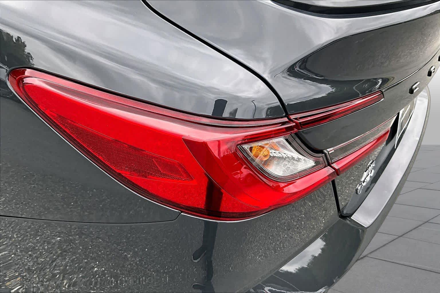 Used 2025 Toyota Camry SE w/ Convenience Package AWD/4WD image 29