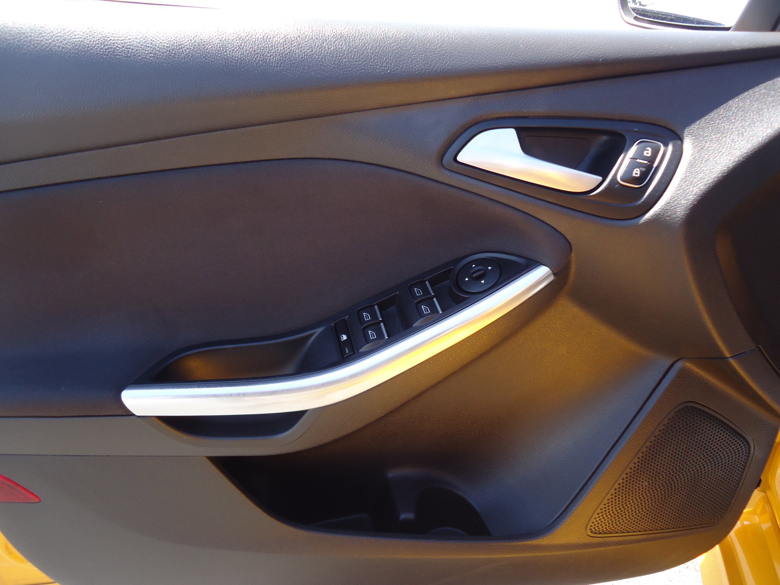 Used 2015 Ford Focus ST w/ Equipment Group 401A FWD image 22