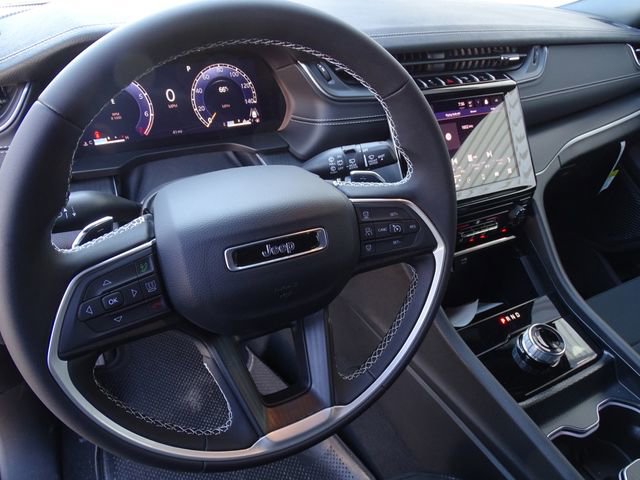 New 2024 Jeep Grand Cherokee L Laredo image 25