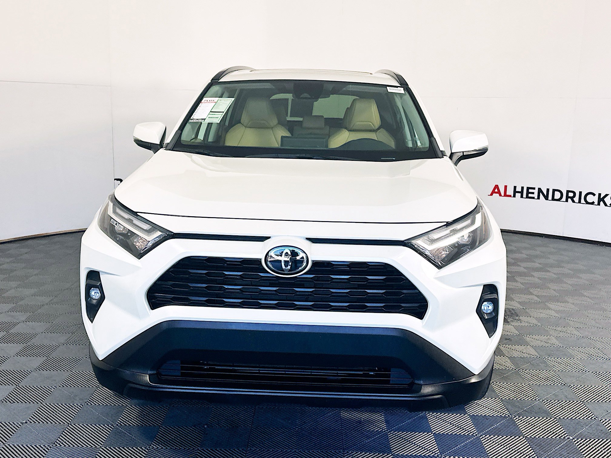 Used 2022 Toyota RAV4 XLE Premium image 8