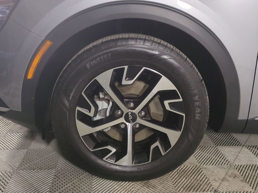 Used 2024 Kia Sportage EX image 11