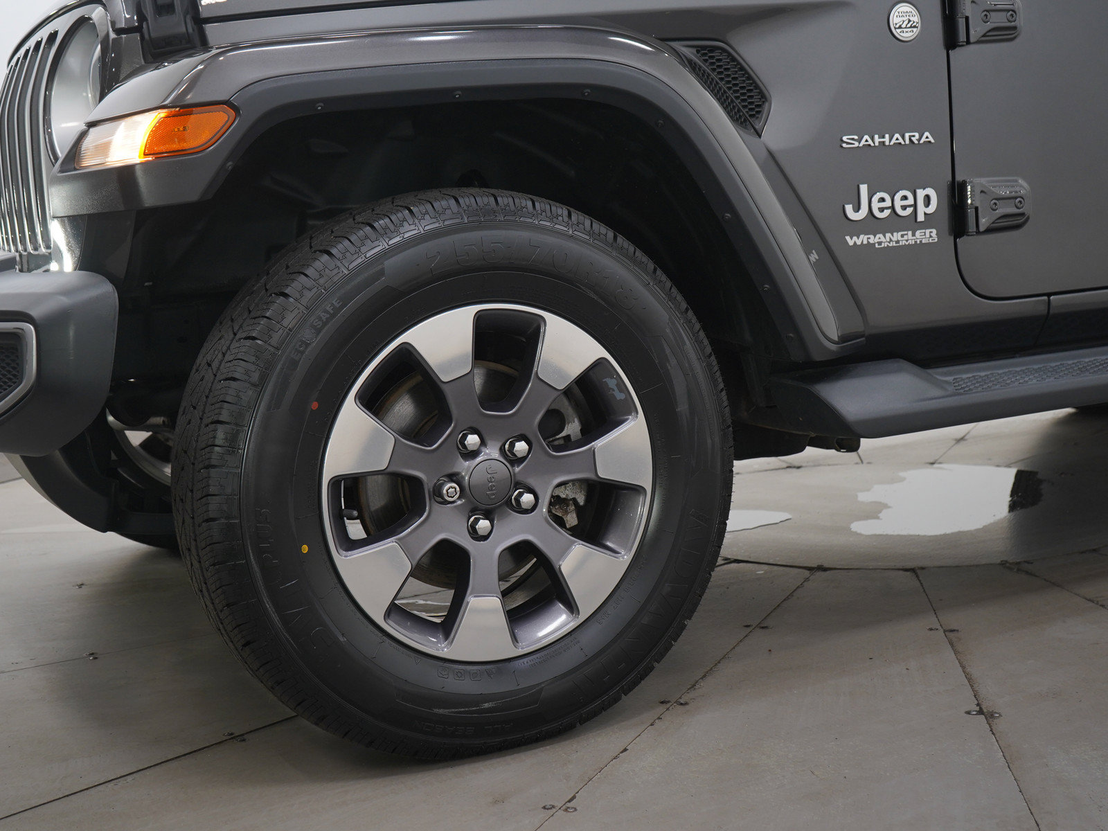 Used 2018 Jeep Wrangler Unlimited Sahara w/ Cold Weather Group AWD/4WD image 28