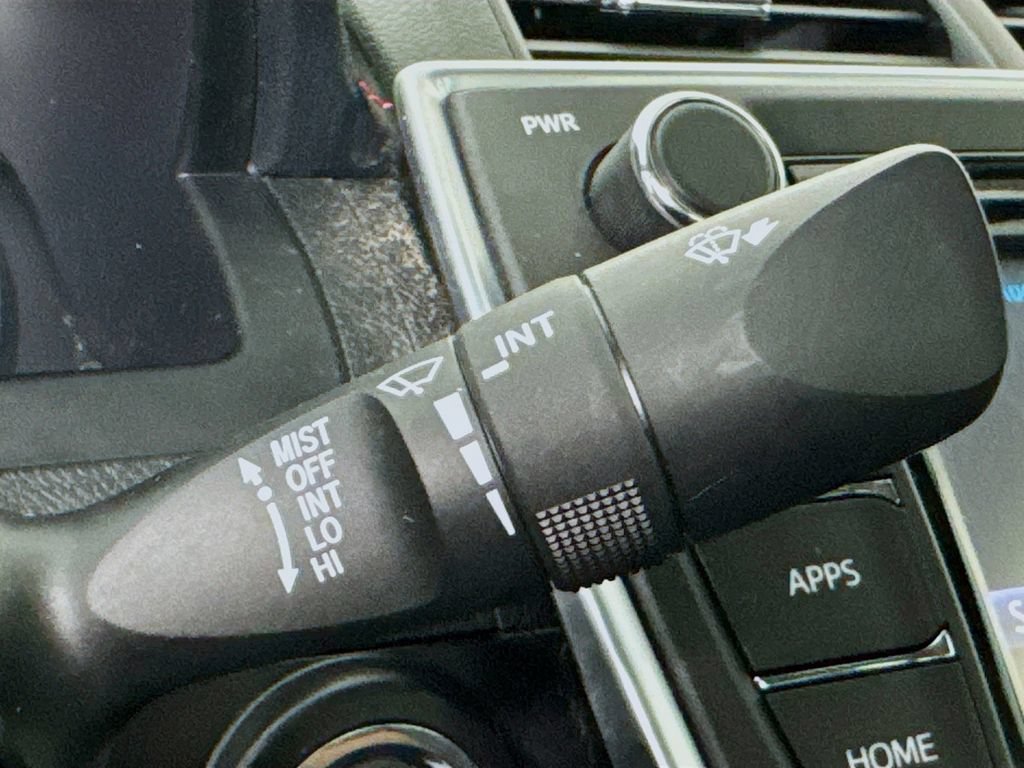 Used 2017 Toyota Camry SE w/ Moonroof Package FWD image 15