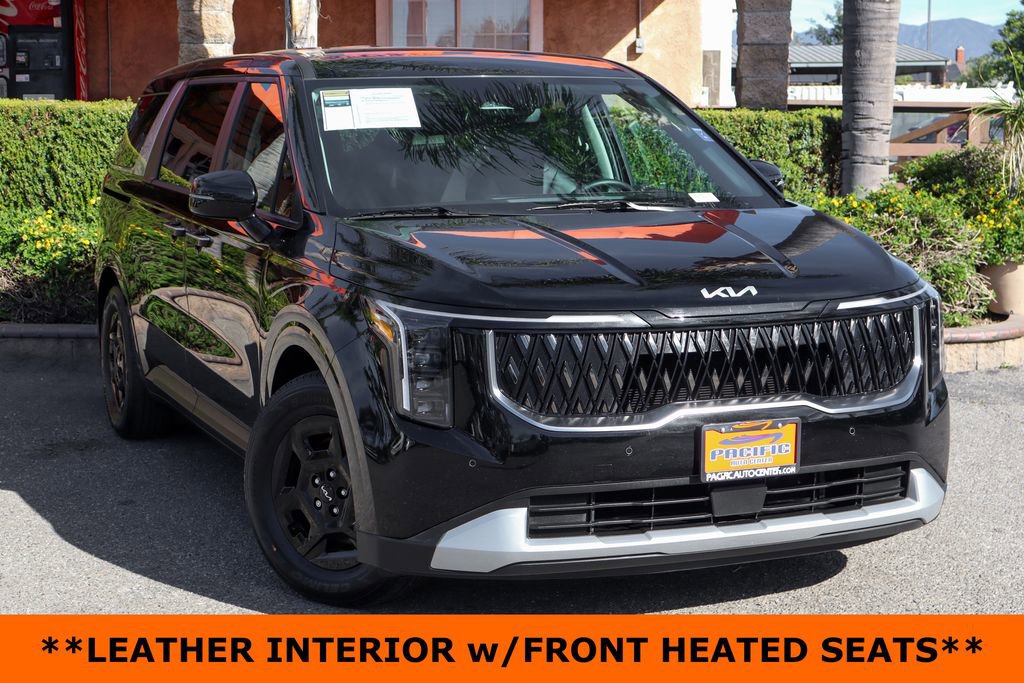 Used 2025 Kia Carnival image 2