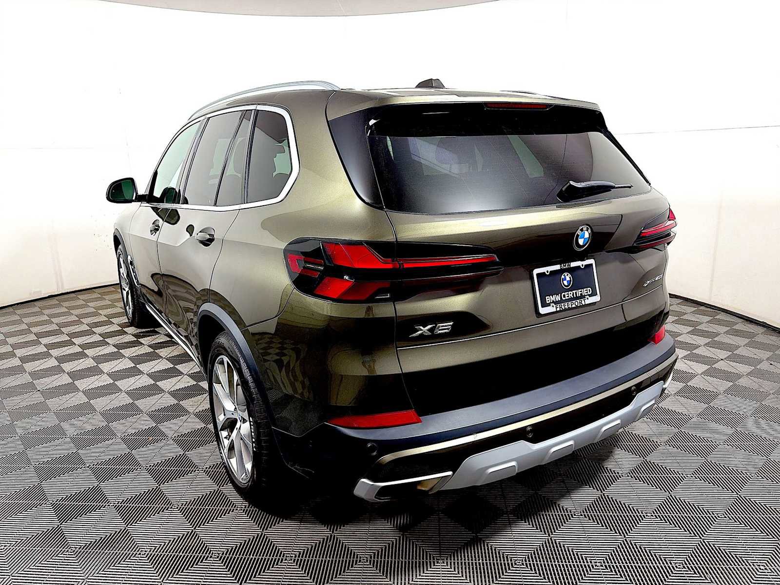 Certified 2024 BMW X5 xDrive40i w/ Premium Package AWD/4WD image 5
