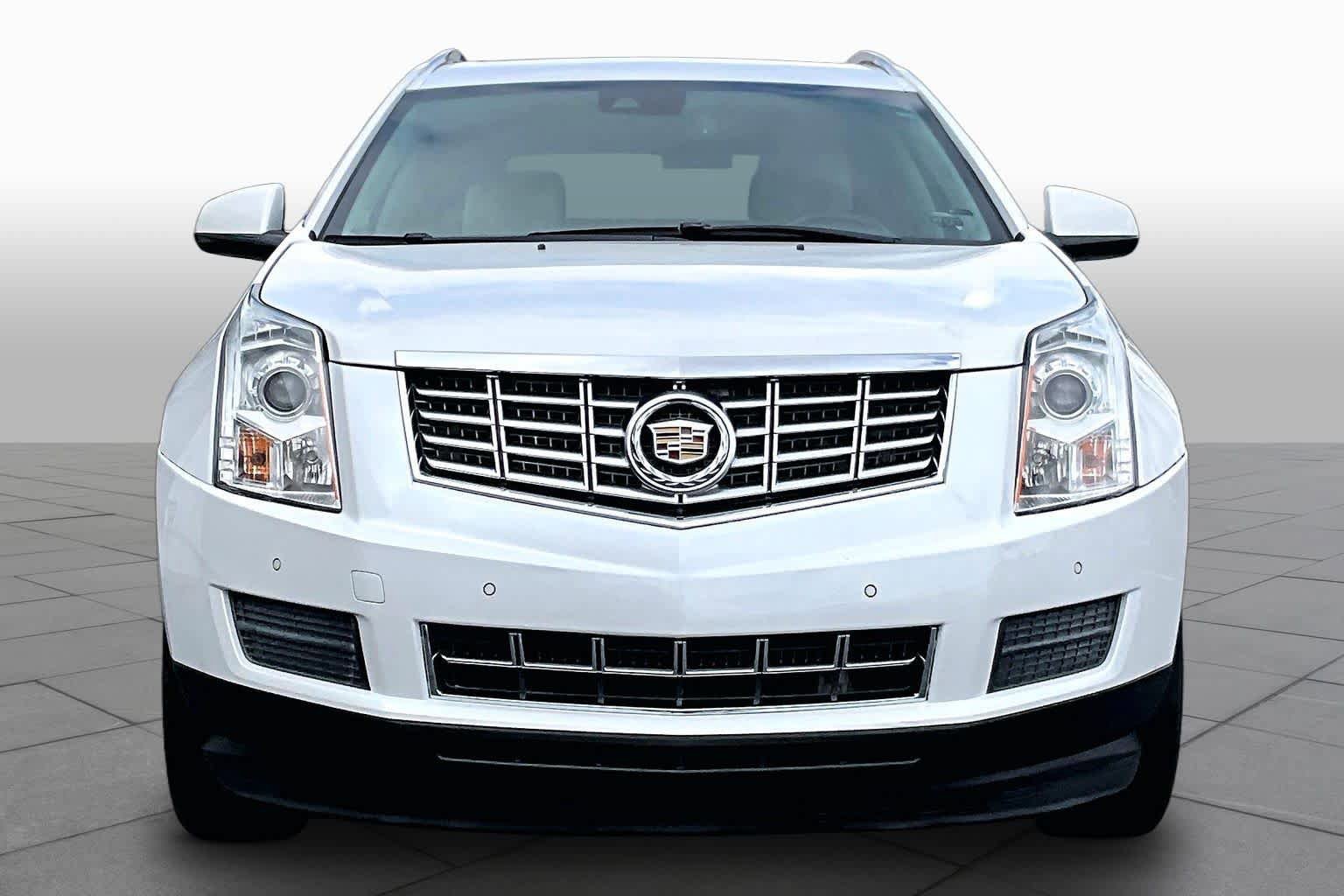 Used 2015 Cadillac SRX Luxury w/ Driver Awareness Package FWD image 3