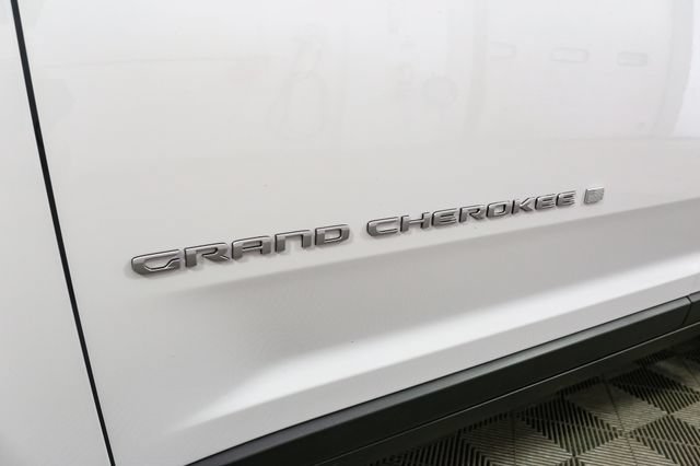 Used 2025 Jeep Grand Cherokee Limited AWD/4WD image 6