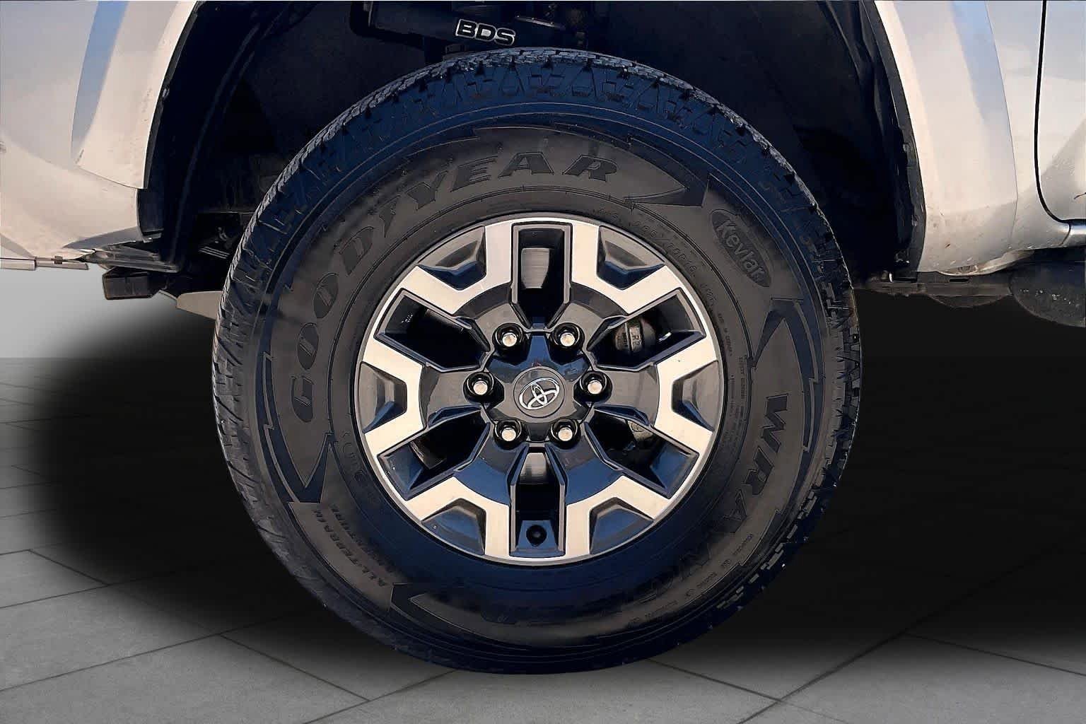 Used 2022 Toyota Tacoma TRD Sport w/ TRD Premium Sport Package RWD image 11