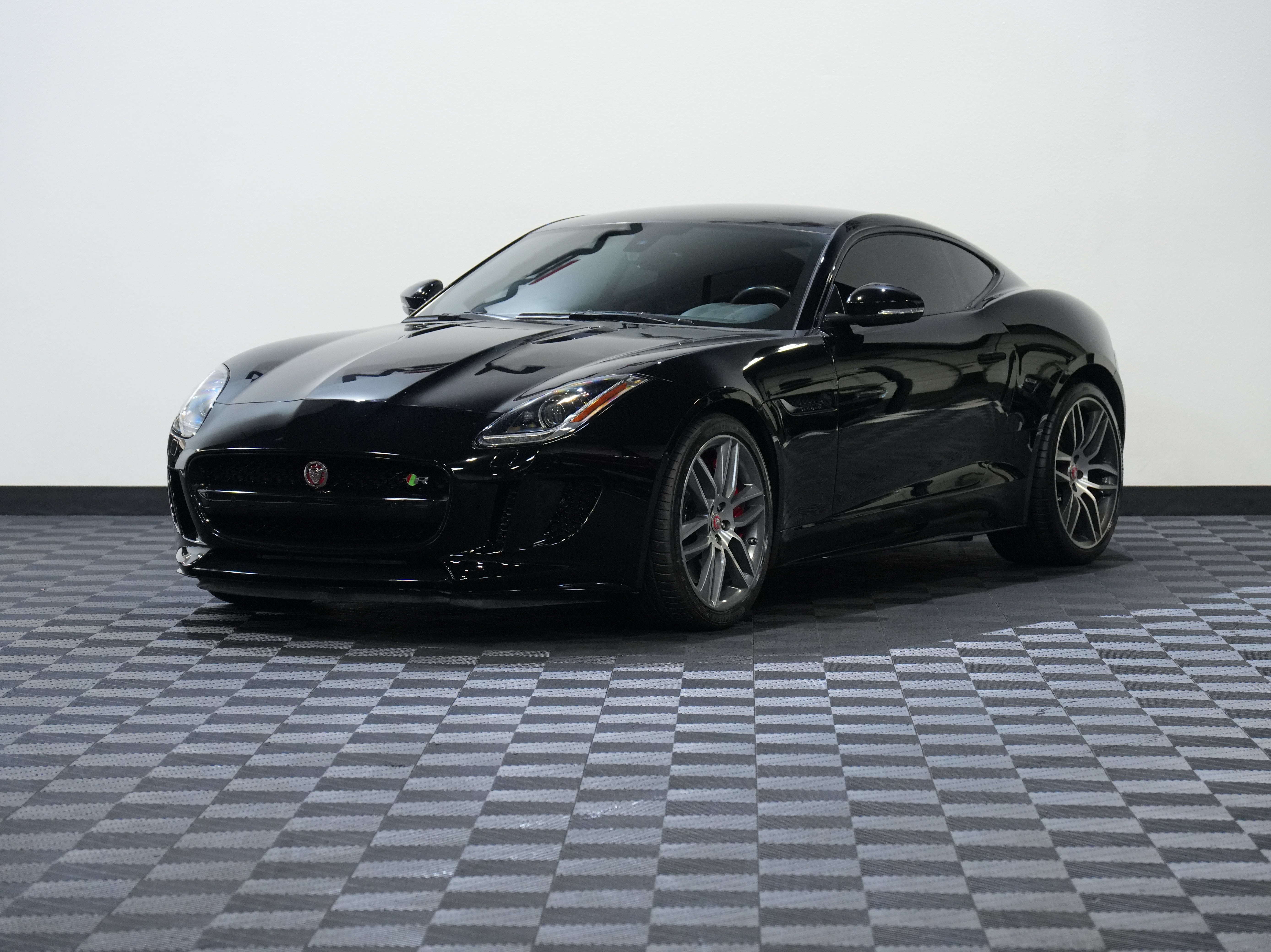 Used 2015 Jaguar F-TYPE R RWD image 3