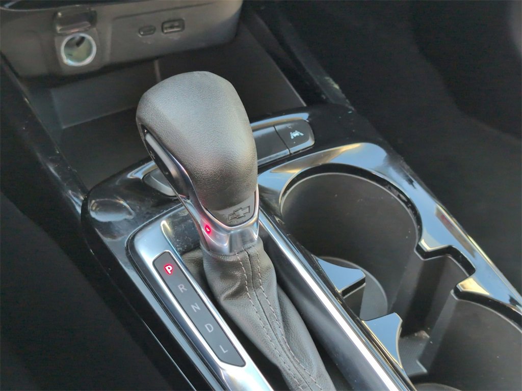 Used 2025 Chevrolet Trax LT w/ LT Convenience Package image 24