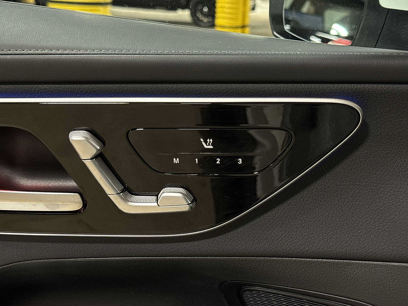 Used 2024 Mercedes-Benz GLC 300 4MATIC image 23