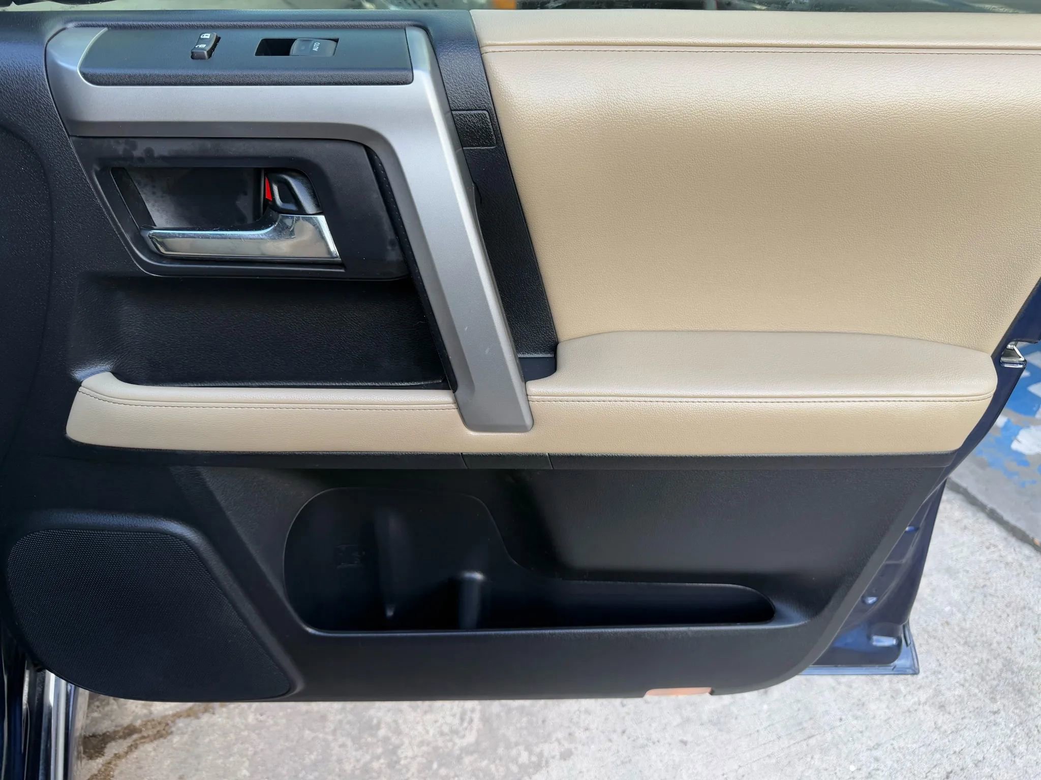 Used 2014 Toyota 4Runner Limited image 21