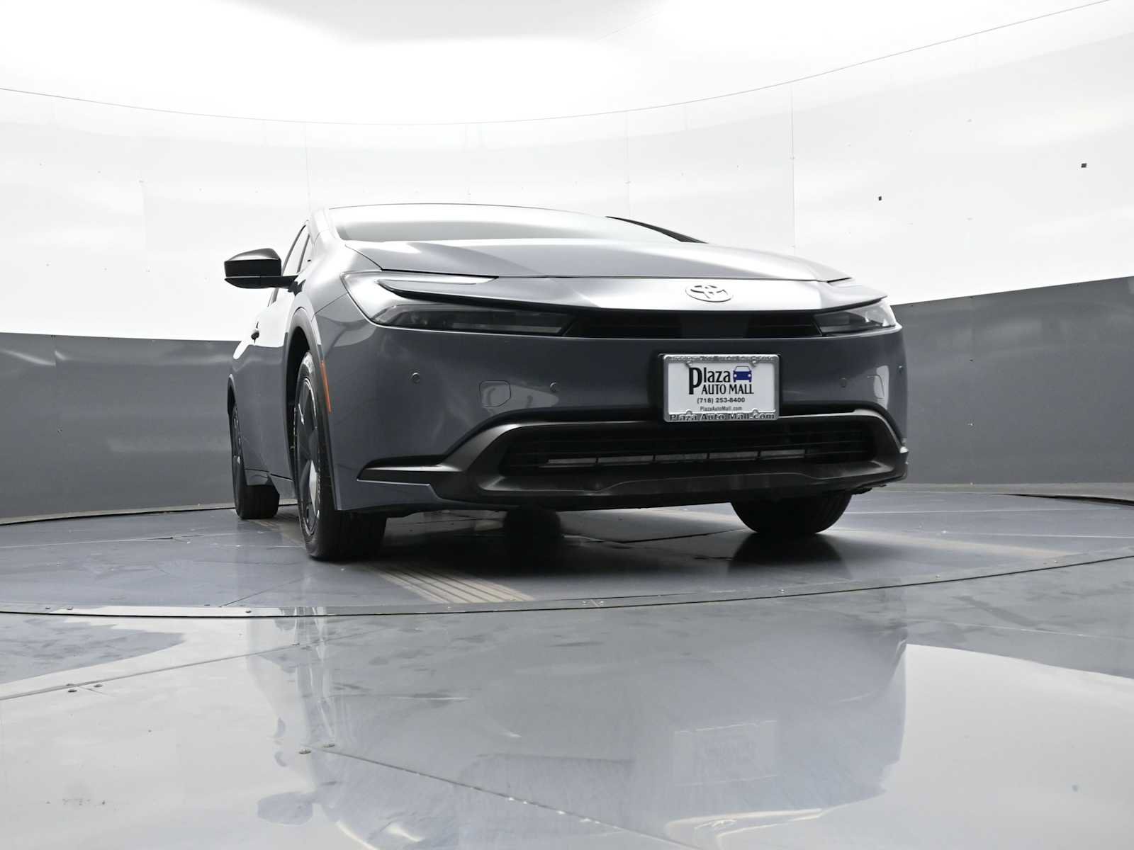 Certified 2025 Toyota Prius LE FWD image 27