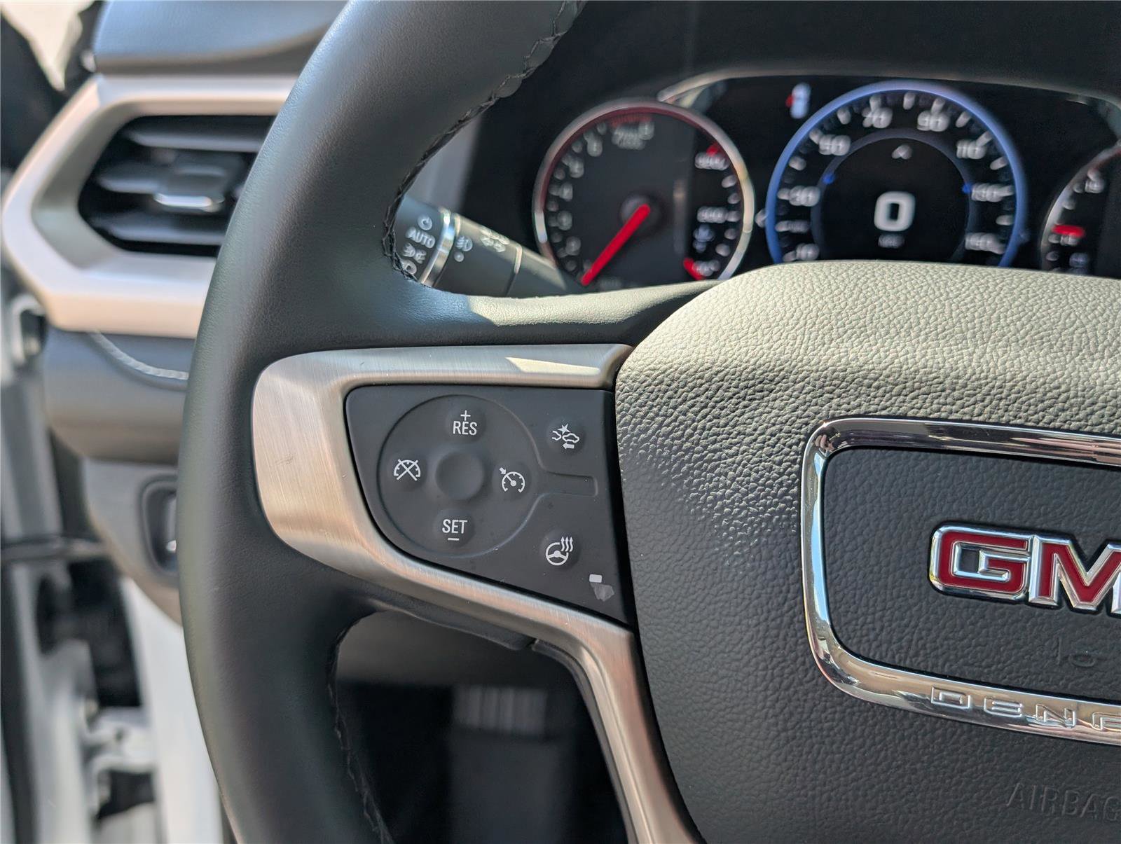Used 2023 GMC Acadia Denali w/ Denali Ultimate Package AWD/4WD image 26