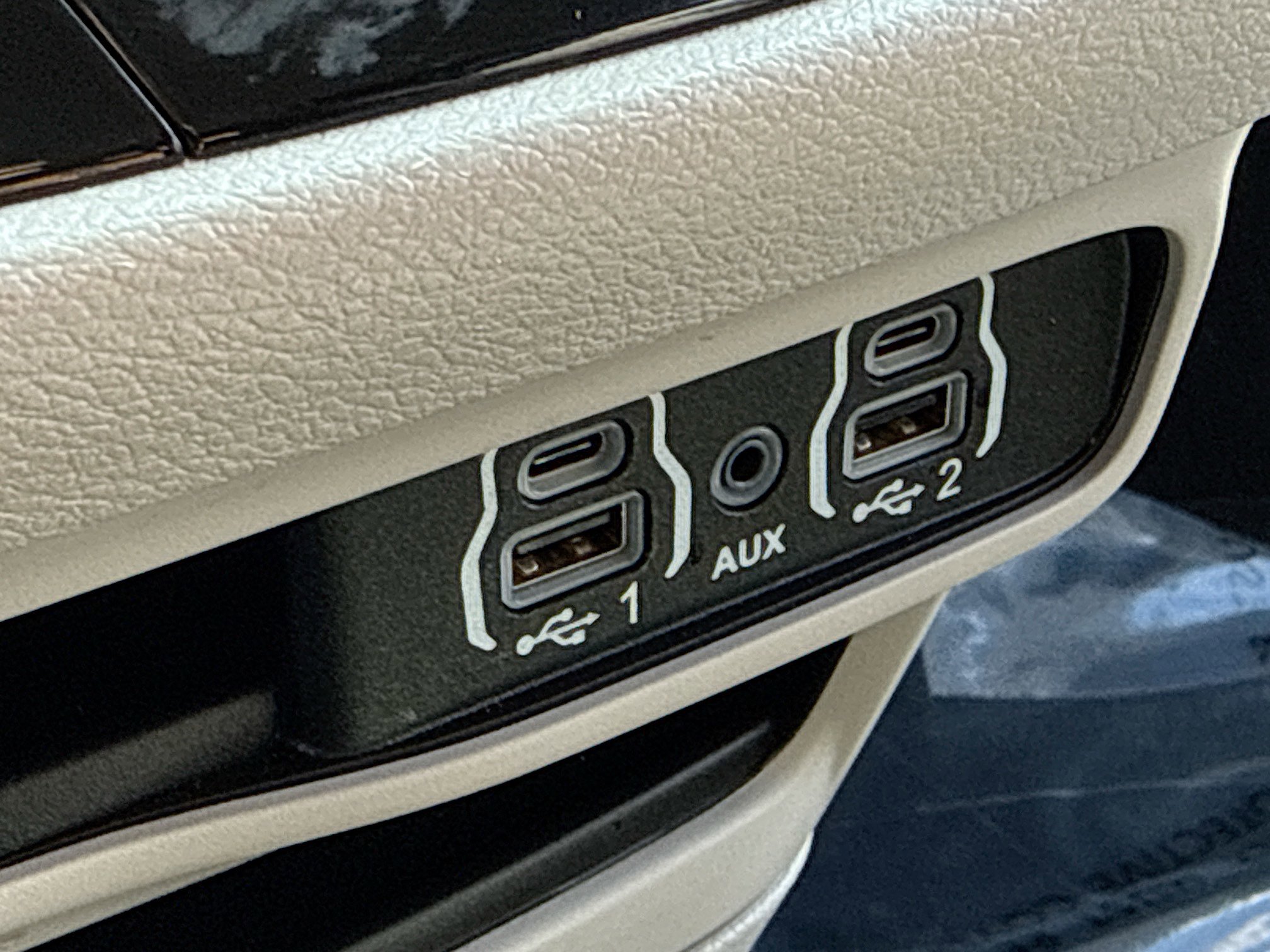 Used 2024 Chrysler Pacifica Touring-L FWD image 13