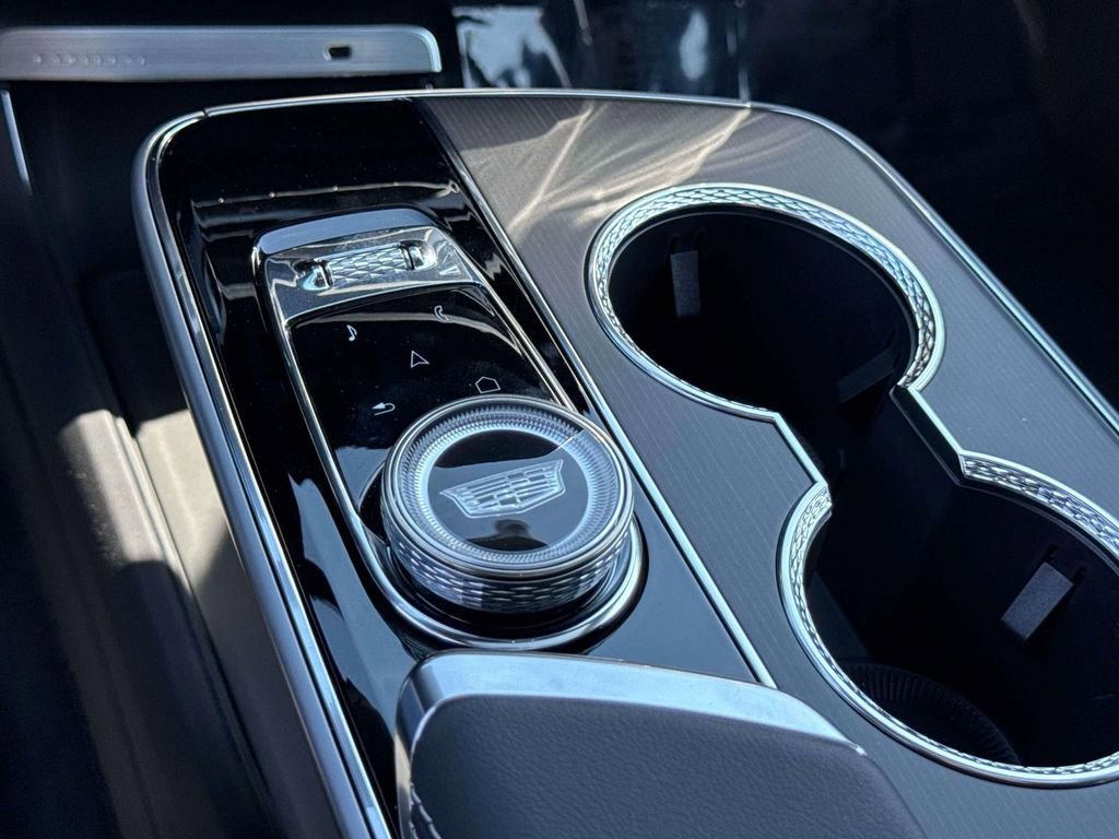 Certified 2025 Cadillac Lyriq Luxury image 35