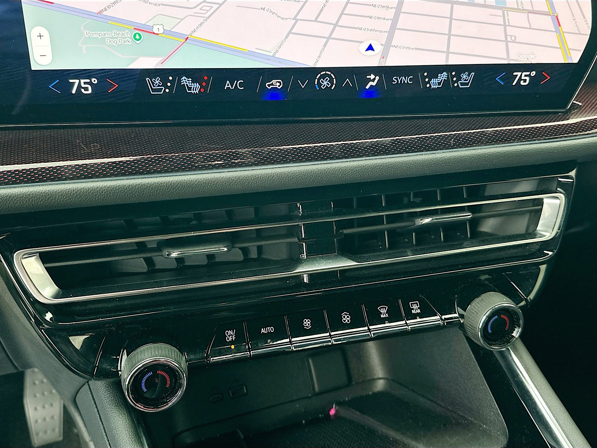 Used 2025 Chevrolet Traverse RS image 16