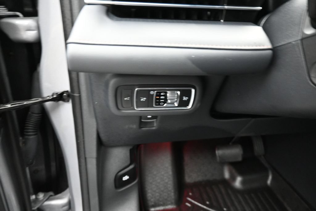 Used 2025 Lincoln Nautilus Reserve AWD/4WD image 9