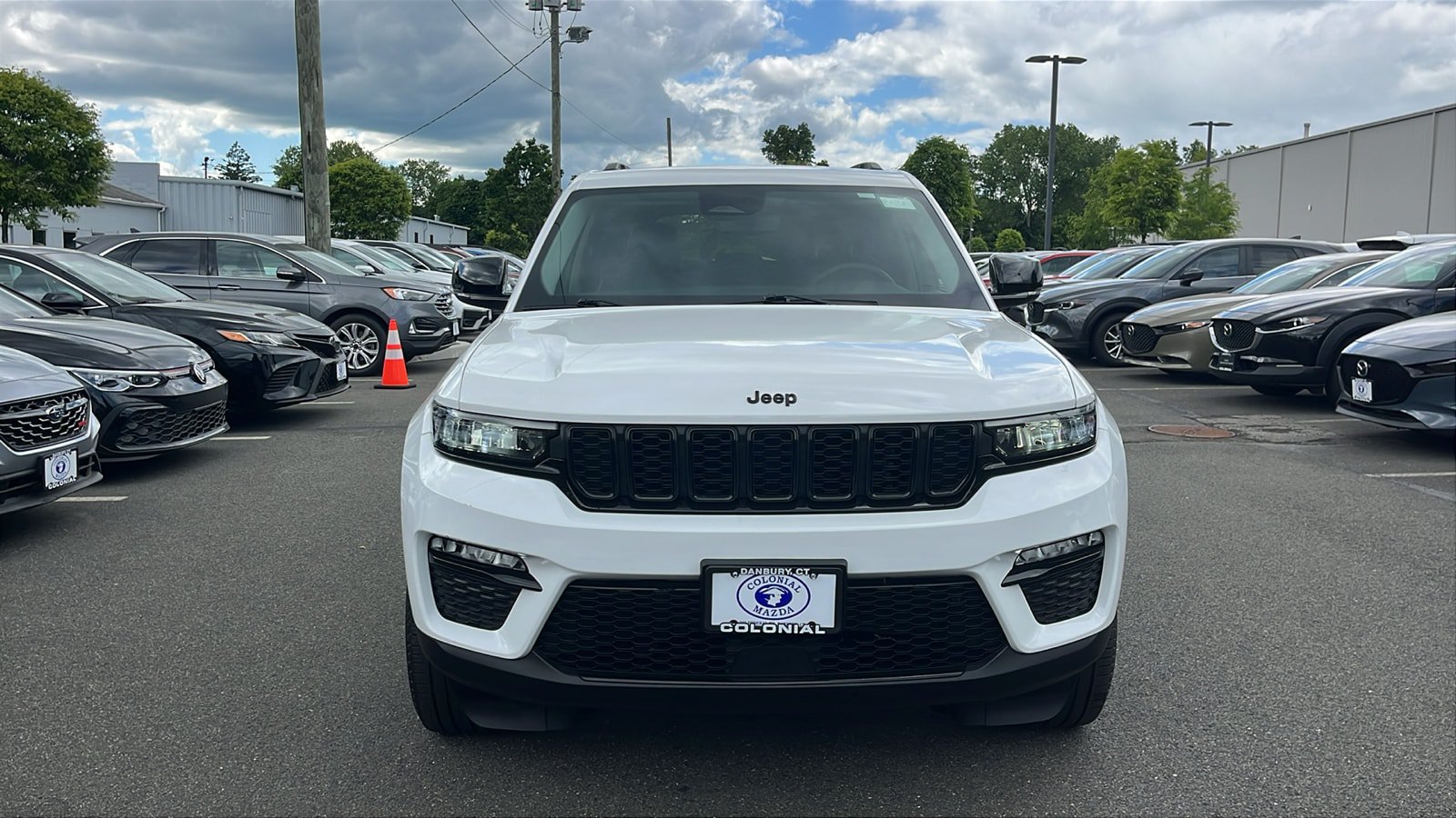 Used 2023 Jeep Grand Cherokee Limited w/ Black Appearance Package AWD/4WD image 2