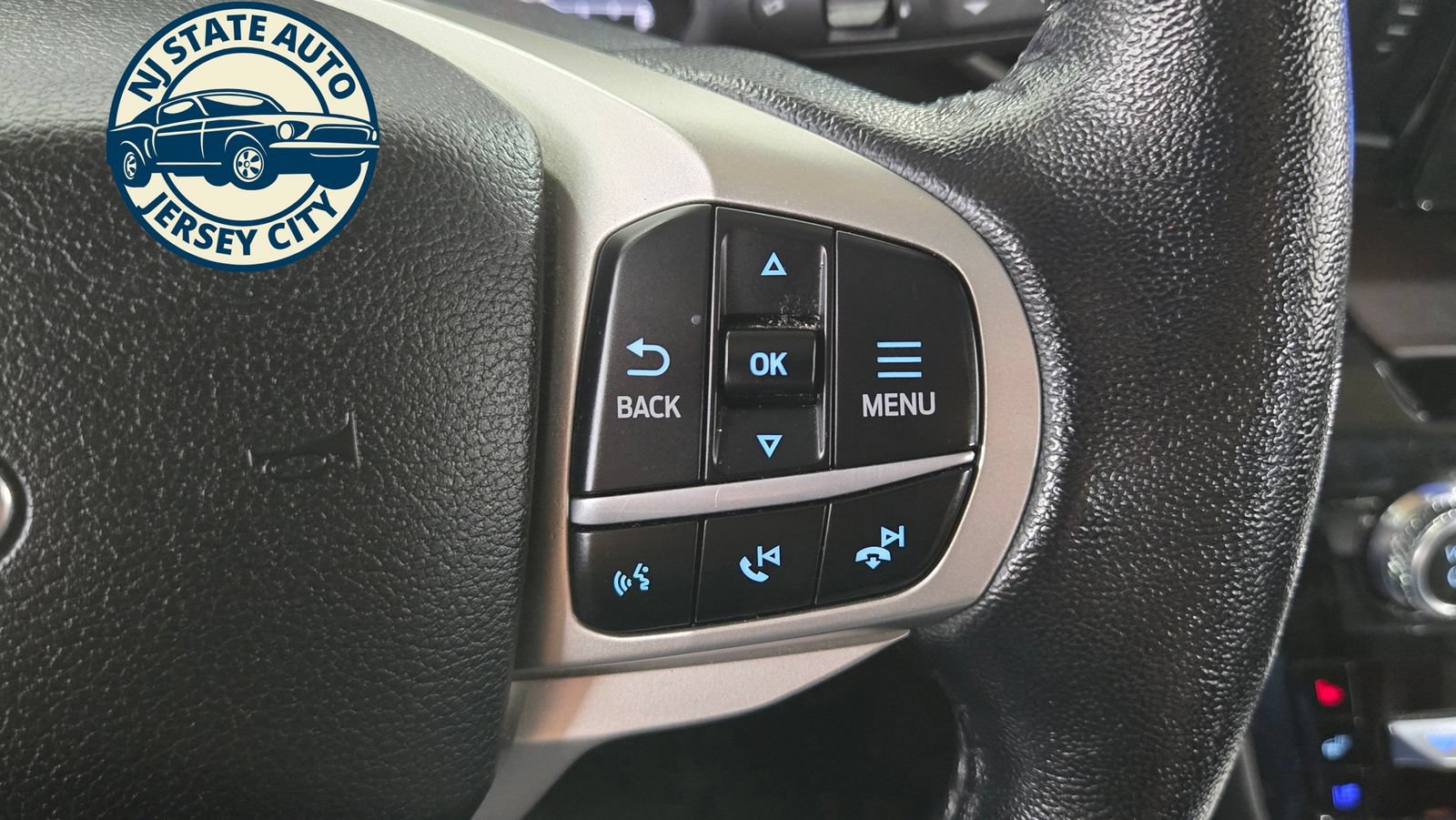 Used 2021 Ford Explorer Limited w/ Equipment Group 301A AWD/4WD image 19