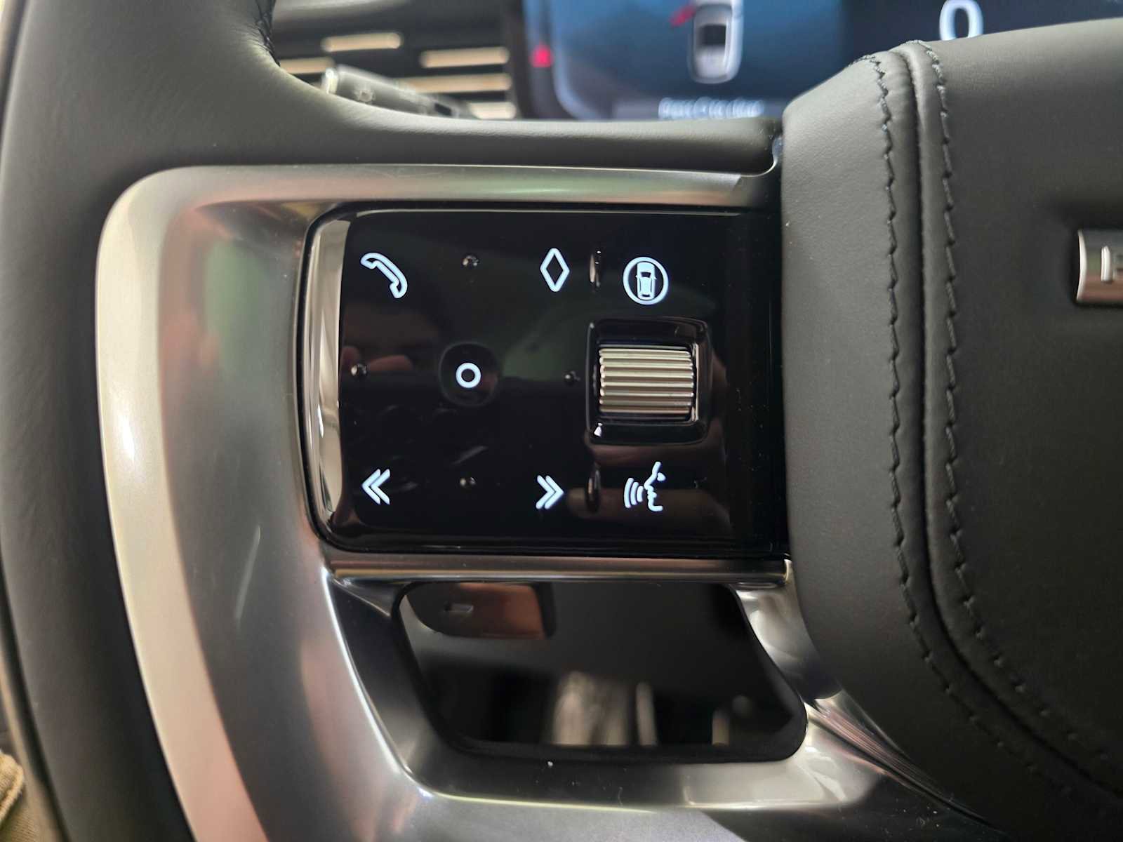 New 2026 Land Rover Range Rover SV image 32