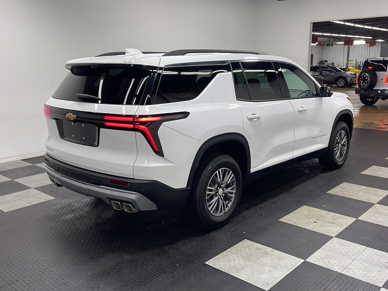 Used 2026 Chevrolet Traverse LT w/ Driver Confidence Package FWD image 19