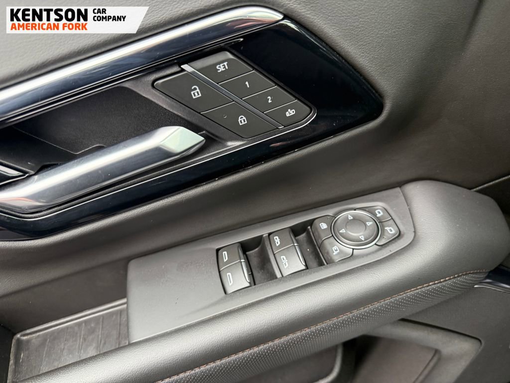 Used 2025 Chevrolet Suburban High Country image 23