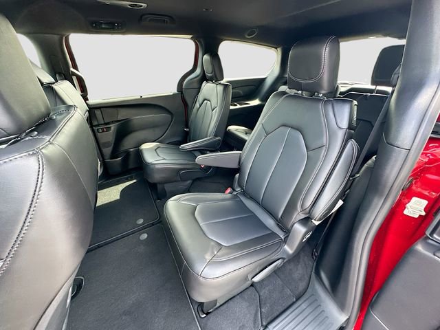 New 2025 Chrysler Voyager LX image 16
