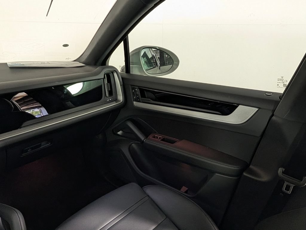 New 2026 Porsche Cayenne Coupe AWD/4WD image 23