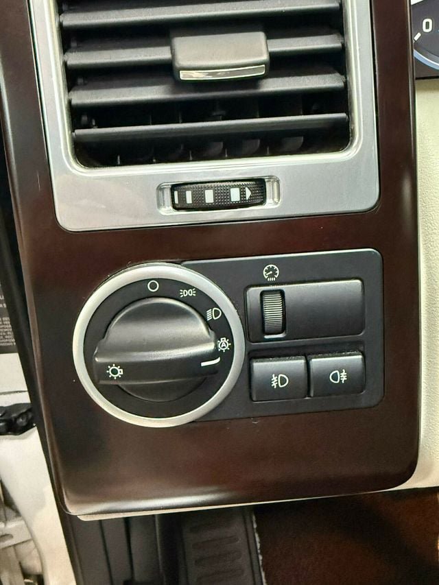 Used 2010 Land Rover Range Rover HSE AWD/4WD image 19
