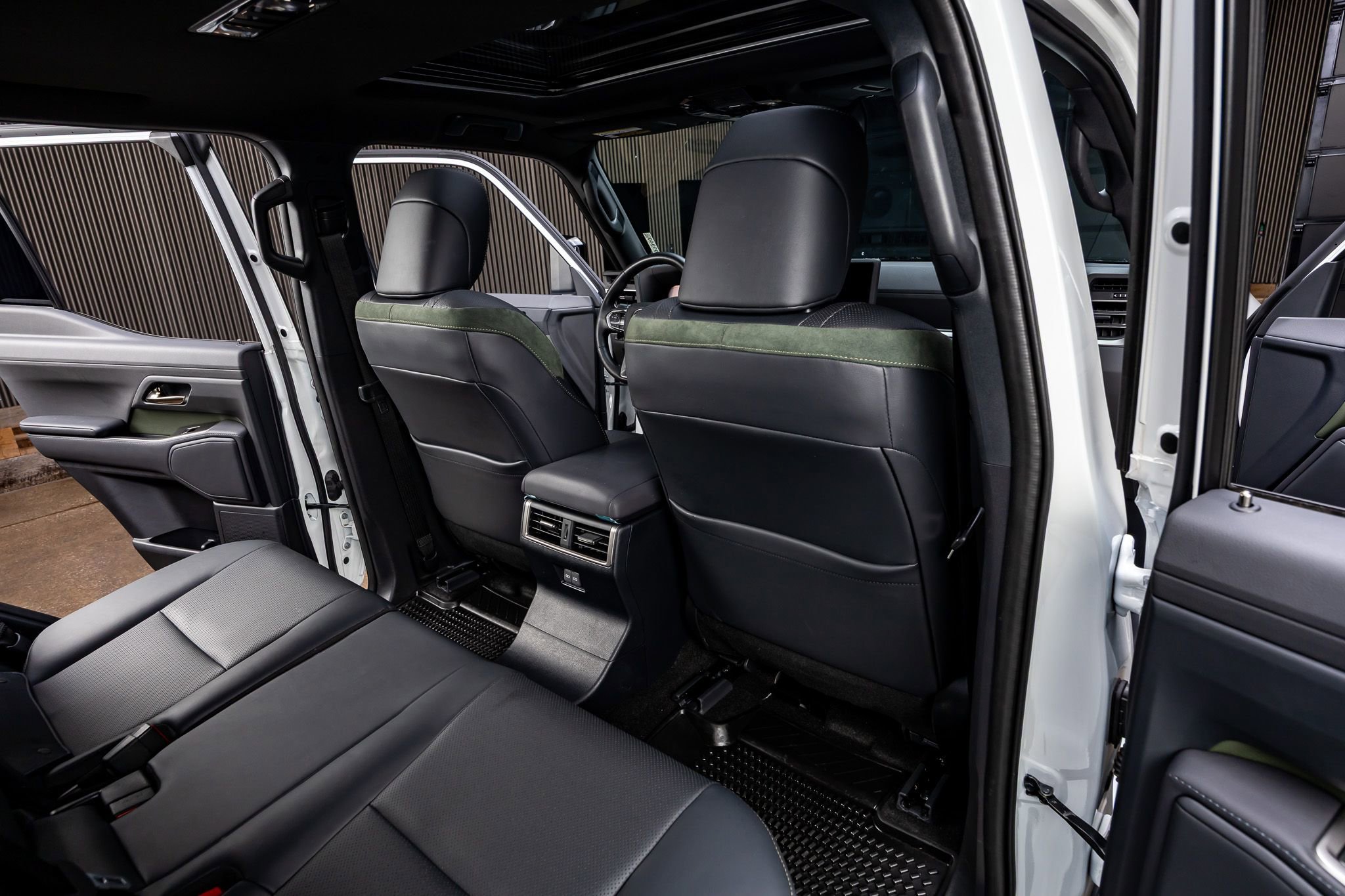 Used 2025 Lexus GX 550 AWD/4WD image 32