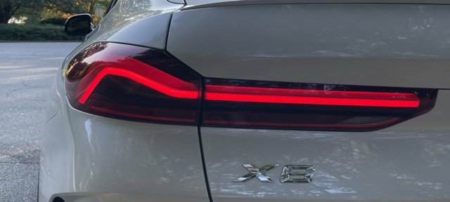 Used 2022 BMW X6 xDrive40i w/ Premium Package image 9