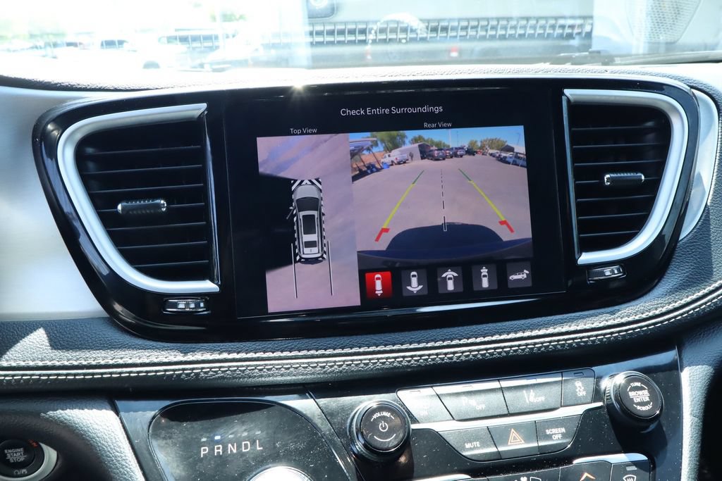 Used 2024 Chrysler Pacifica Premium FWD image 25
