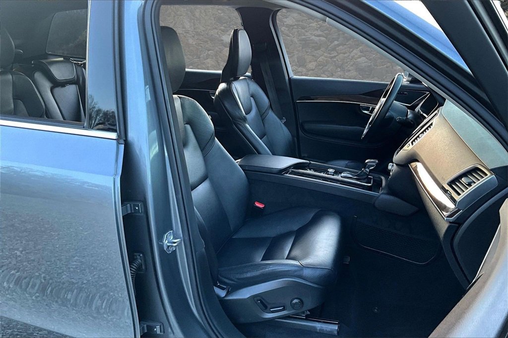 Used 2019 Volvo XC90 T6 Momentum w/ Advanced Package image 7