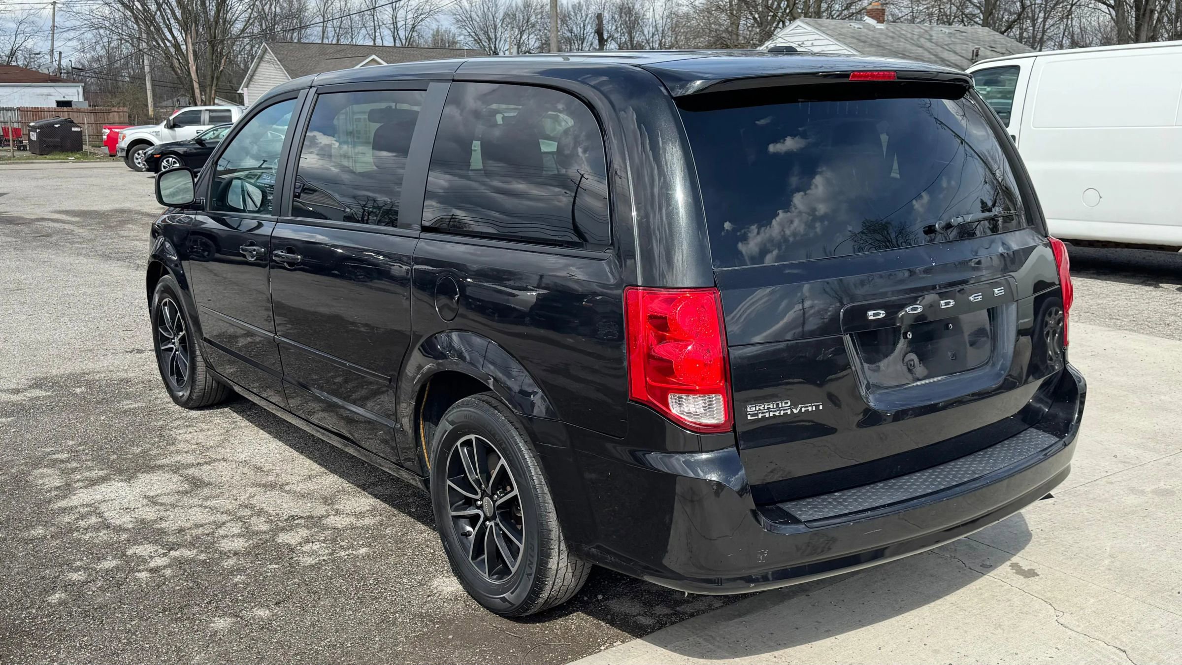 Used 2015 Dodge Grand Caravan SE image 3