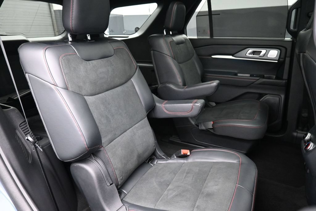 Used 2025 Ford Explorer ST AWD/4WD image 27