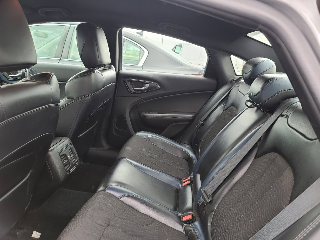 Used 2015 Chrysler 200 S w/ Comfort Group image 10