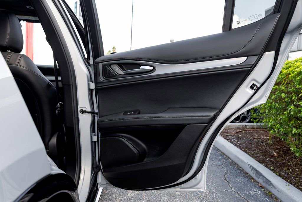 New 2025 Alfa Romeo Stelvio Sprint image 36